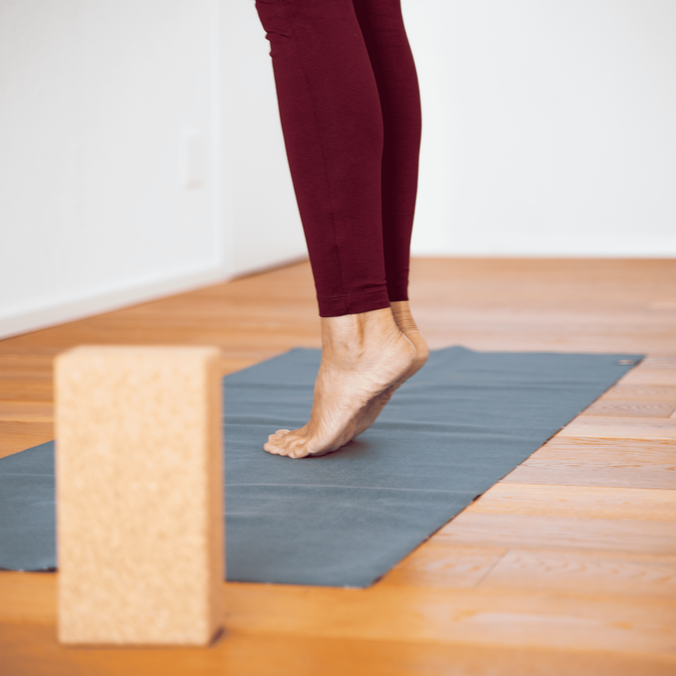 Yogahaltung auf den Zehenspitzen